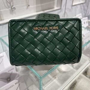 MICHAEL KORS Jet Set Medium Woven  Bifold  Zip CN Wallet
Moss
NWT
